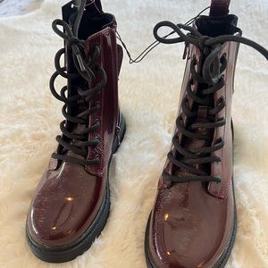 Girls, size 2, NWT burgundy boots.
